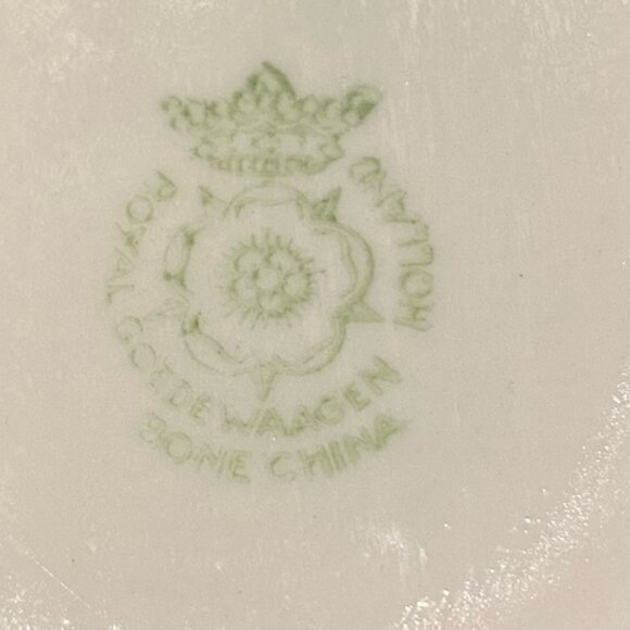 Royal Goedewaagen Swirl Ribbed Vase 'White Lady" Thin Bone China Holland H 11'' - Picture 6 of 6